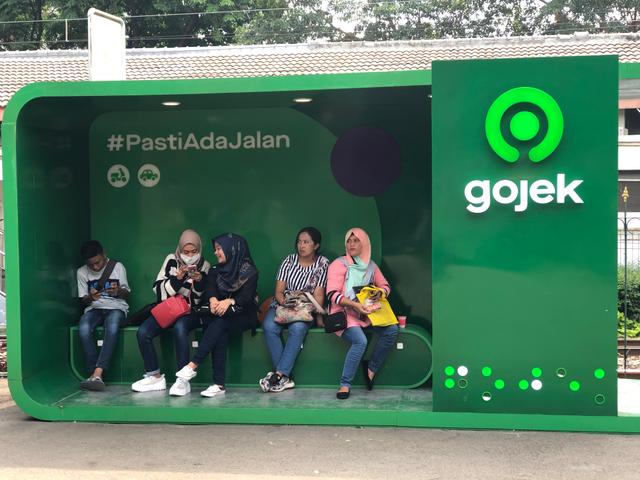 Softbank Dorong Merger Gojek dan Grab?