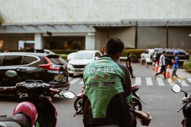 Gojek Uji Coba Penggunaan Sekat Pelindung untuk GoRide, Ini Penampakannya