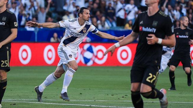 Bikin Netizen Heboh, Ini Kelakuan Konyol Ibrahimovic saat Selebrasi Gol