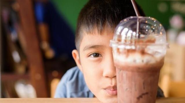 Ini Sebabnya Anak Sebaiknya Tidak Minum Kopi Sampai Usia 18 Tahun