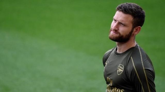 Pertahanan Arsenal Dikritik, Mustafi Curhat