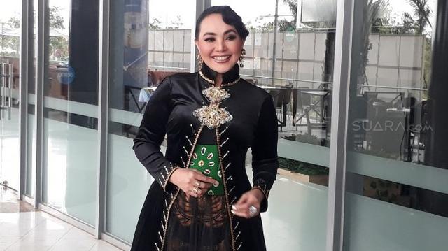 Demi Hari Kartini, Dewi Gita Rela Jadi Laki-laki