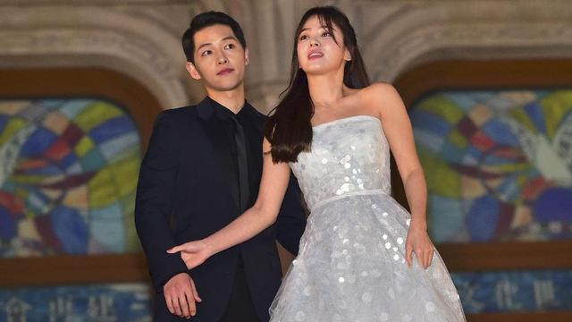 Pasangan yang Cinlok Seperti Song Joong Ki dan Song Hye Kyo