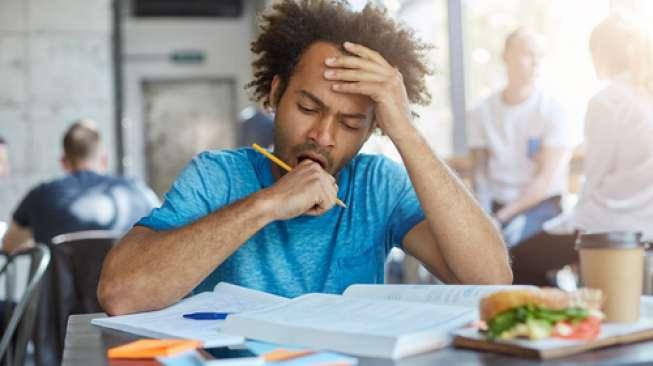 Studi : Gampang Ngantuk di Siang Hari, Waspada Risiko Alzheimer