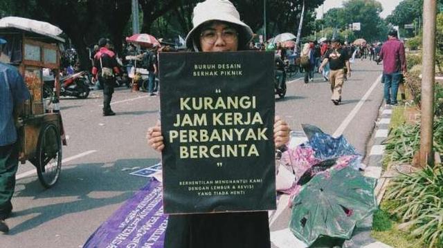 Buruh Media: Kurangi Jam Kerja, Perbanyak Bercinta