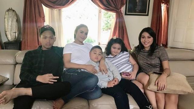 Krisdayanti Nyaleg, Aurel dan Azriel Hermansyah Khawatir