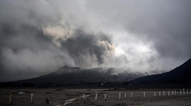 Sempat Erupsi, Gunung Bromo Dilaporkan Kembali Kondusif