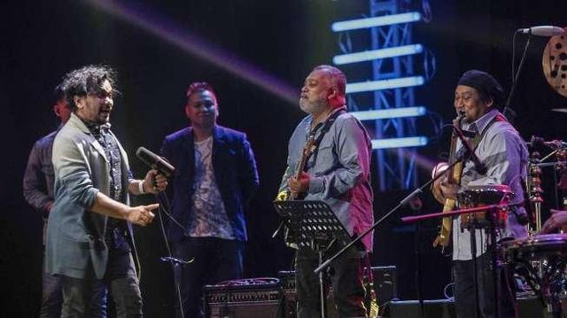 Aksi Tompi dan Gitaris Incognito Pukau Penonton JJF 2017