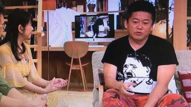 Tamu Pakai Baju Adolf Hitler, Kantor Berita NHK Jepang Minta Maaf