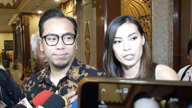 Sammy Simorangkir Dampingi Istri yang Baru Dioperasi, Sakit Apa?