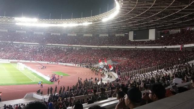 Ricuh! Masuk Lapangan, Suporter Malaysia Ditimpuki