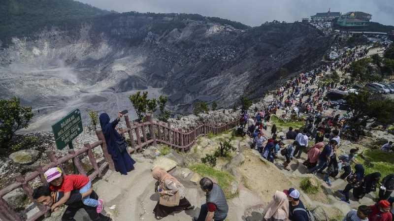 Gunung Tangkuban Parahu Erupsi, Tinggi Kolom Abu 200 Meter