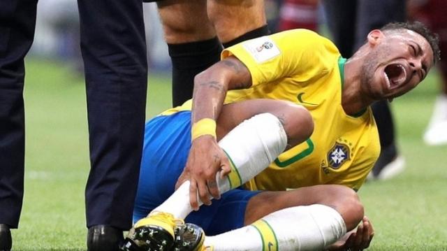 Dikritik Karena Sering Jatuh, Neymar Jawab Lewat Video Iklan