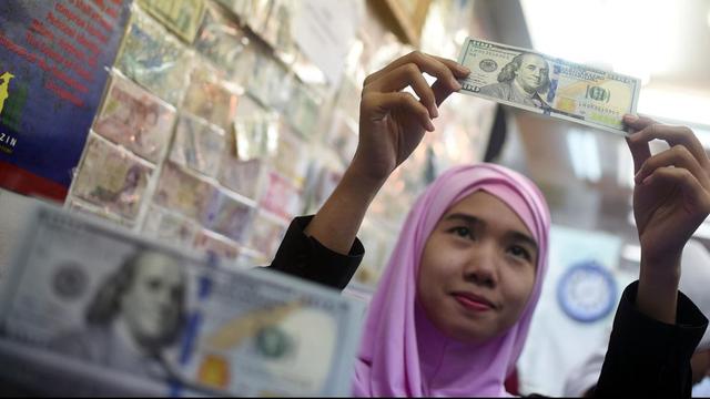 Rupiah Dibuka Rp14.357 per Dolar AS, Hari ini Diramal Melemah