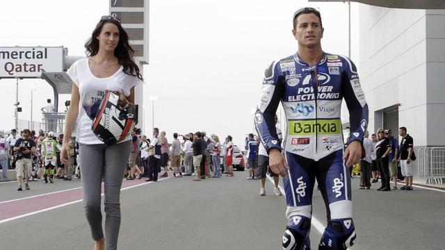 5 Pebalap MotoGP yang Berpacaran dengan Gadis Payung