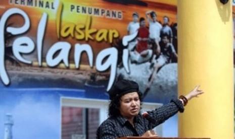 Andrea Hirata Siapkan Buku Laskar Pelangi Versi Ringkas