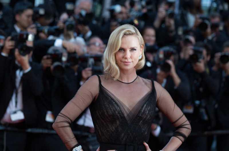 Punya Pacar, Charlize Theron Mengaku Tidak Cinta