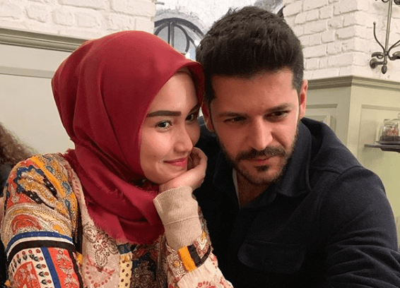 Ayu Ting Ting Foto Bareng Emre Kivilcim, Netizen Sibuk Bahas Shaheer Sheikh