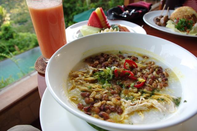 4 Bubur Ayam Paling Lezat Seantero Jakarta yang Mesti Kamu Coba