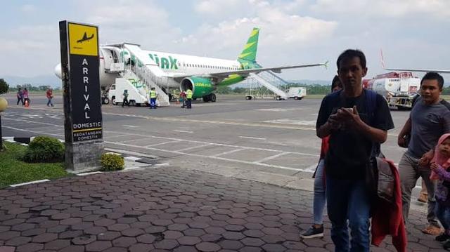 Ribuan Burung Serbu Bandara Adisutjipto, 12 Penerbangan Ditunda