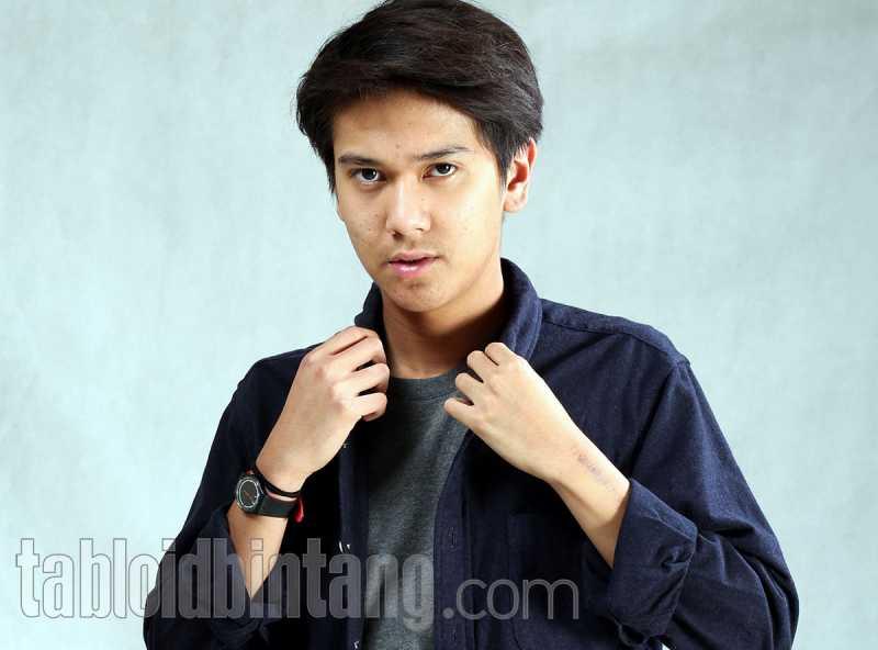 Disebut The Next Nicholas Saputra, Begini Kata Iqbaal Ramadhan