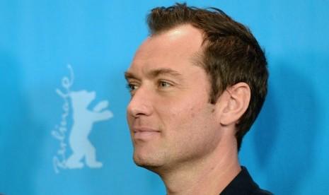 Jude Law Perankan Dumbledore Muda di Sekuel Fantastic Beasts