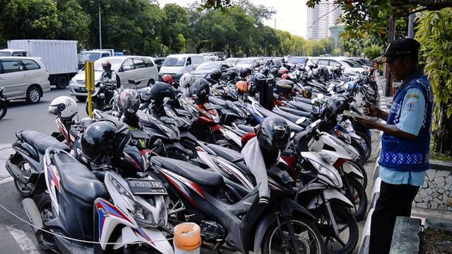 Halo, Milenial! Penghasilan Jukir di Jakarta Bisa 3 Kali Lipat UMR