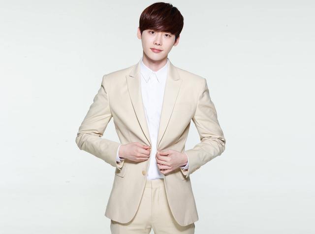 Lee Jong Suk Dikabarkan Berpacaran dengan Kwon Nara, Ini Kata Agensi