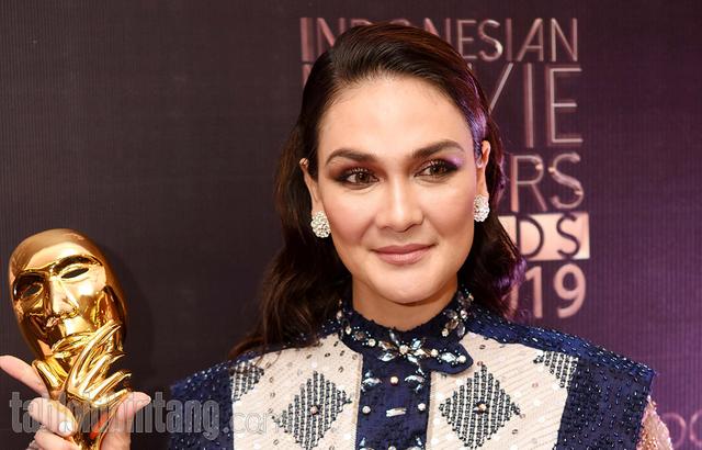 Beredar Foto Luna Maya Bersama Sutradara X-Men, Siap Go International?