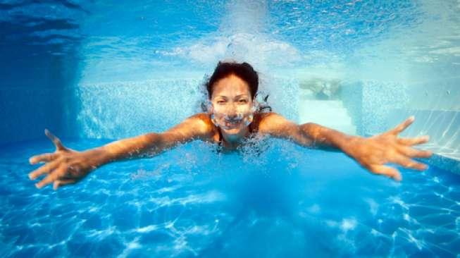 Berenang Bisa Turunkan Berat Badan, Ini Prosesnya