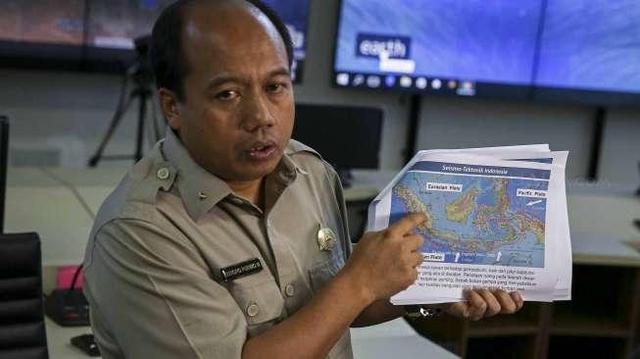 Pinggiran Sungai Jakarta Siap-siap Tergenang Malam Ini