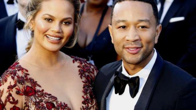 Chrissy Teigen Jadi Korban Tabrak Lari