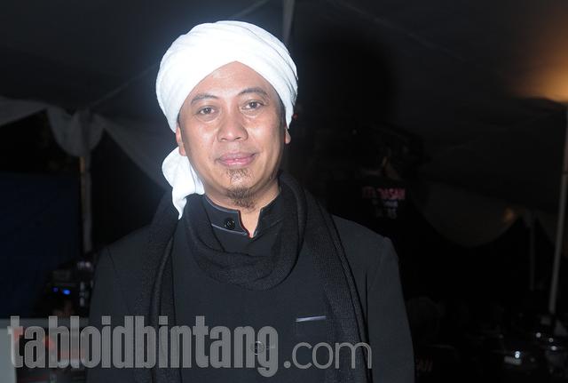 Jawaban Opick Soal Kabar Nikah Diam-diam dengan Penyanyi Latarnya