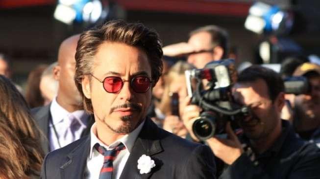 Robert Downey Jr Didapuk Jadi Brand Ambassador OnePlus 7 Pro