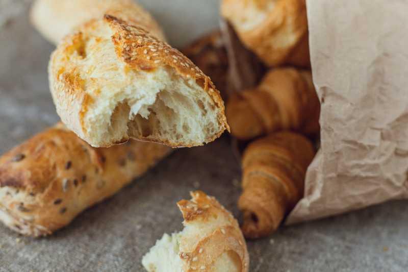 Benarkah Kertas Cokelat Pembungkus Makanan Bahaya untuk Kesehatan?