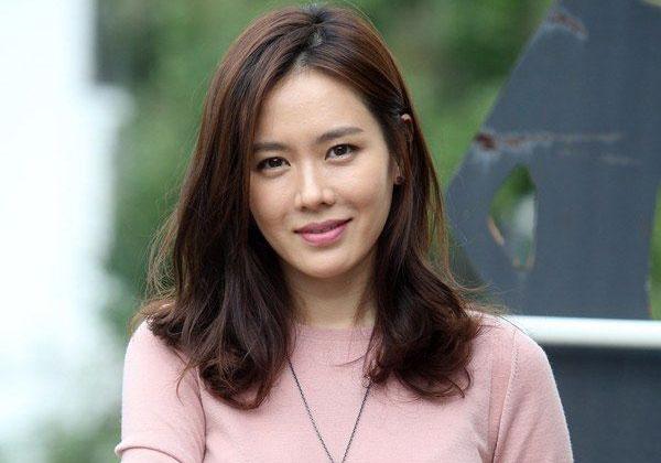 Kisah Kegalauan Son Ye Jin Soal Karir