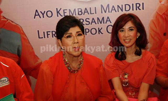 Titiek Puspa tak Malu Pakai Popok