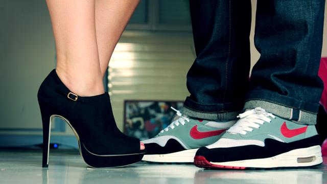 Studi: Cewek Lebih Memilih Sneaker daripada High Heels