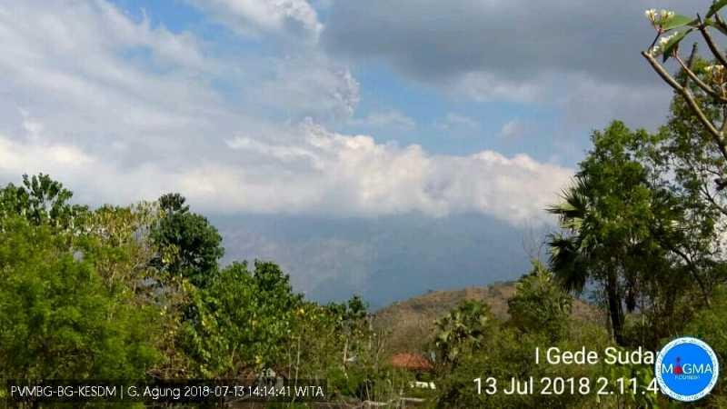 Gunung Agung Kembali Erupsi, Muntahkan Kolom Abu Setinggi 1.500 Meter