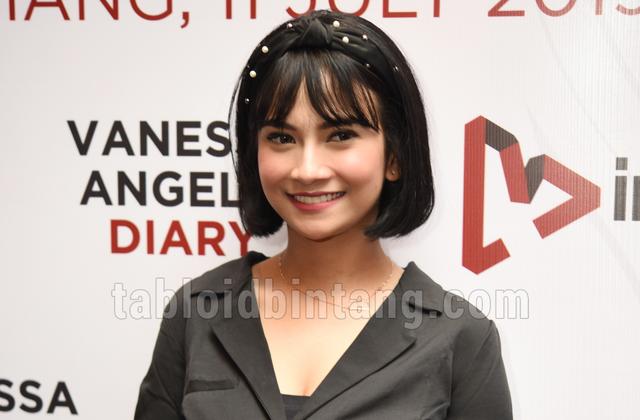 Ketahuan Blokir Media Sosial Ayahnya, Instagram Vanessa Angel Diserbu Netizen