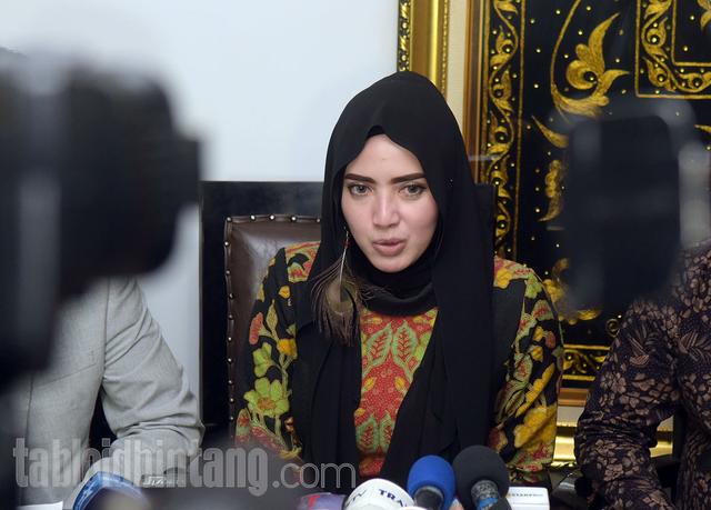 Dituding Murahan, Yulia Mochamad: Sini Ngopi Bareng Sambil Garukin